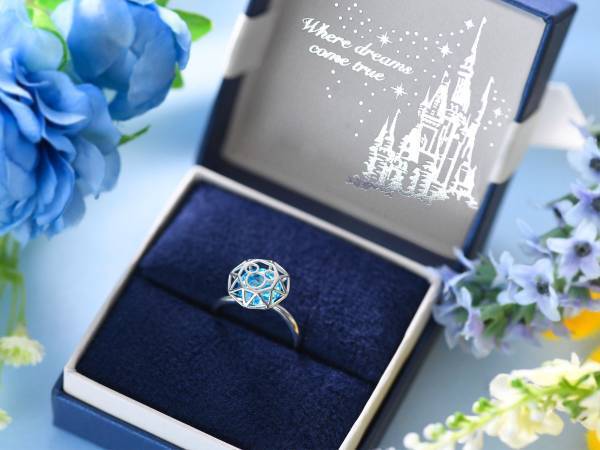 東京ディズニーリゾートの新グッズ『Disney Blue Ever After』が発売！　しあわせのブルーで想いを届けよう