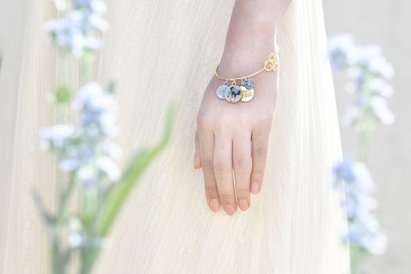 東京ディズニーリゾートの新グッズ『Disney Blue Ever After』が発売！　しあわせのブルーで想いを届けよう