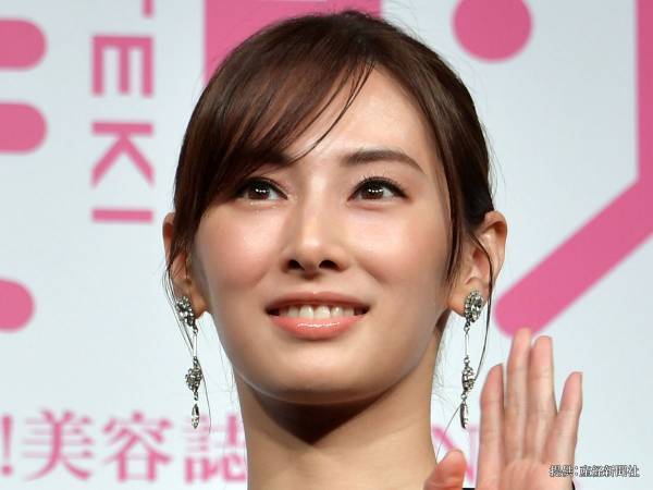 「世にでないのはもったいない」　北川景子、初公開のドレス姿に反響