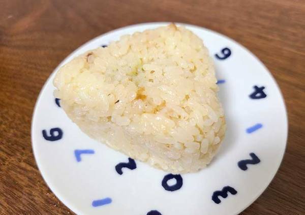 セブンイレブンの新商品おにぎり『わさびめし』を食べて絶叫　「脳細胞がやられた」
