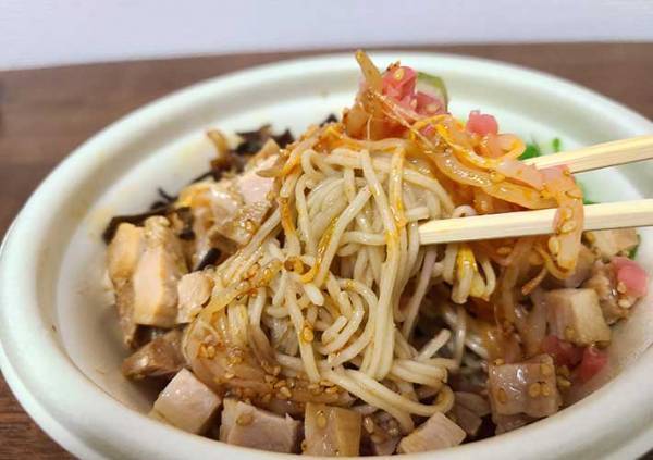 セブンイレブンのラーメンに新商品　とんこつ『焼き』って何？
