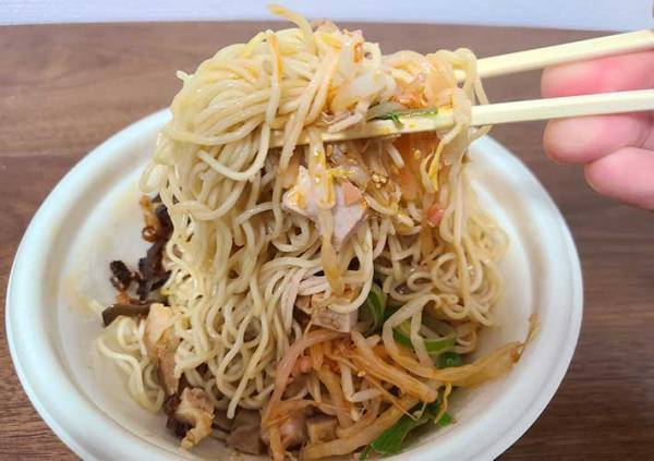 セブンイレブンのラーメンに新商品　とんこつ『焼き』って何？