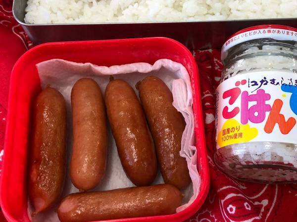 母に「弁当ふざけていいよ」といった結果…？　まさかの中身に「爆笑した」「最高！」