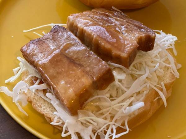 ファミチキよりおいしいかも…　専用バンズと相性のいい惣菜は？