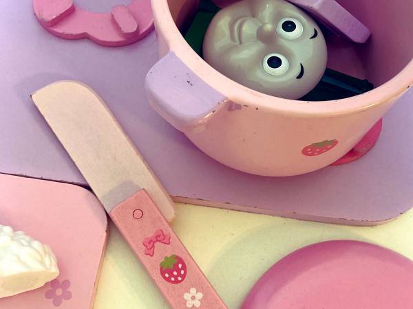 ままごとの鍋を覗いて「ウワッ！」　母親が叫んでしまった理由が分かる１枚がこちら