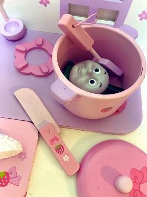 ままごとの鍋を覗いて「ウワッ！」　母親が叫んでしまった理由が分かる１枚がこちら