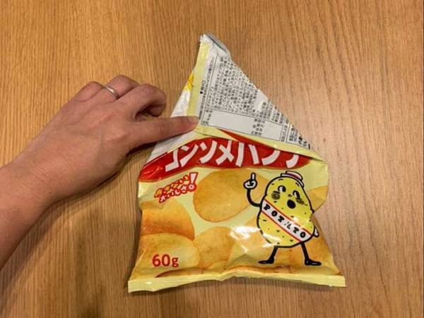 １０秒でできる スナック菓子の袋を閉じる方法