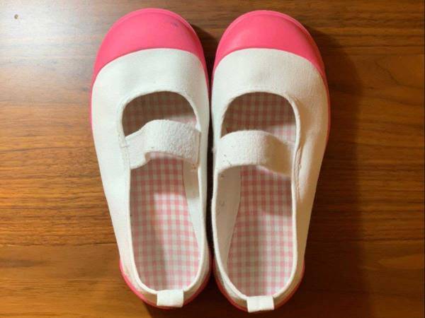 ズボラママに嬉しい 子どもの上履きを洗濯機で洗える方法