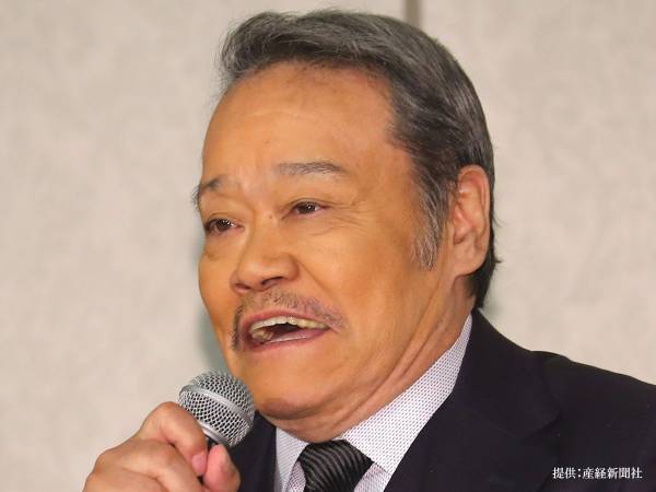 舞台挨拶中、出演者が体調不良に　大御所２人の対応に称賛の声