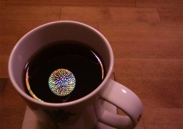 マグカップに浮かぶ『自分だけの花火』　投稿された１枚に、ため息