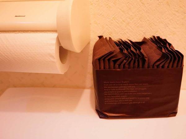 ドラッグストアの生理用品売り場　一か所だけ『ブラウンの壁』で「やたら気になる」