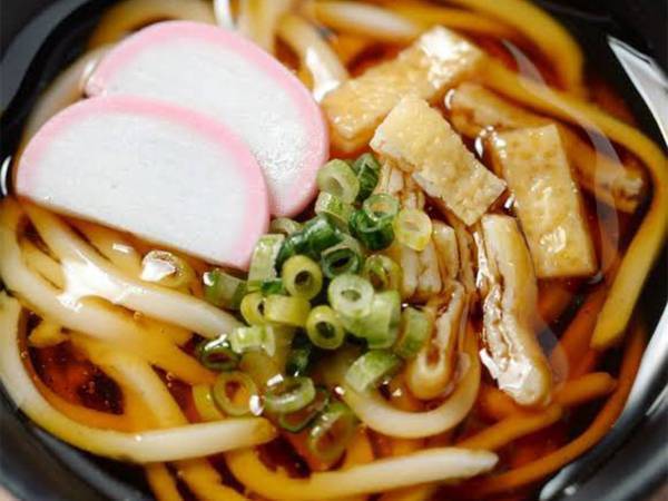 うどんを写した２枚に反響　引きで見ると？　「マジか」「コレは気付かない」