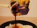 卵かけご飯を『名画風』に　ユニークな調味料入れに反響　「使ってみたい」「最高」