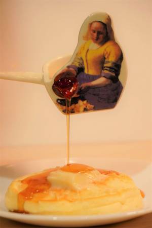 卵かけご飯を『名画風』に　ユニークな調味料入れに反響　「使ってみたい」「最高」