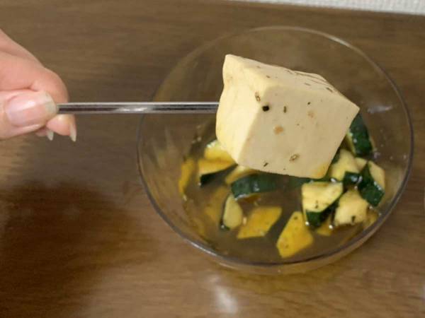 コンビニで売っている便利な『豆腐バー』　ギュッとしているから…