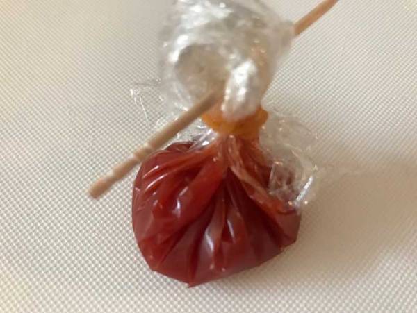 専用の容器も必要なし！お弁当用ケチャップ入れの作り方