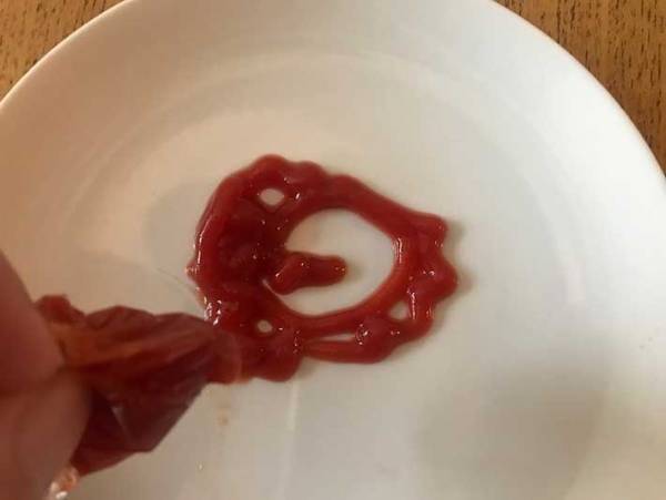 専用の容器も必要なし！お弁当用ケチャップ入れの作り方