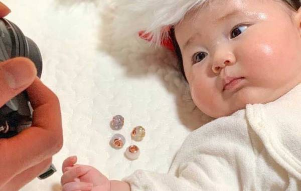 母乳やへその緒、赤ちゃんの産毛がジュエリーに変身！　世界に一つのあなただけの「母乳ジュエリー」
