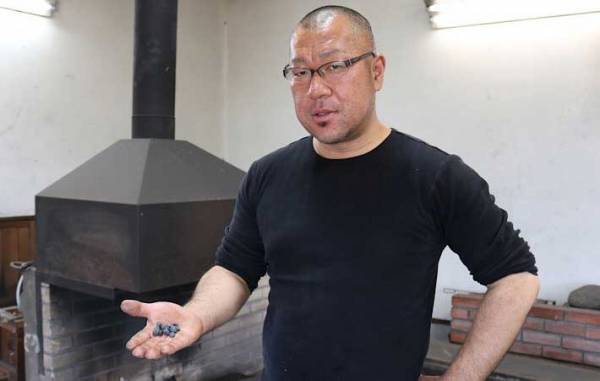 備前長船の刀鍛冶がプレゼントして話題に　熱く燃えたぎった玉鋼から生まれる「安産のお守り」とは？