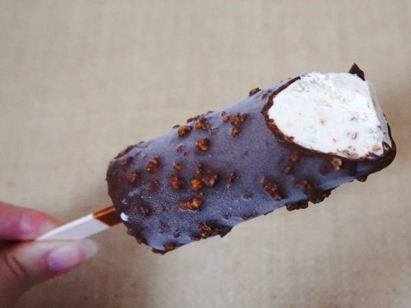 コンビニ限定のアイスを買って帰ったら？『違和感の正体』に気付くのが遅かった…