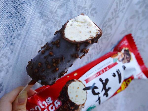 コンビニ限定のアイスを買って帰ったら？『違和感の正体』に気付くのが遅かった…