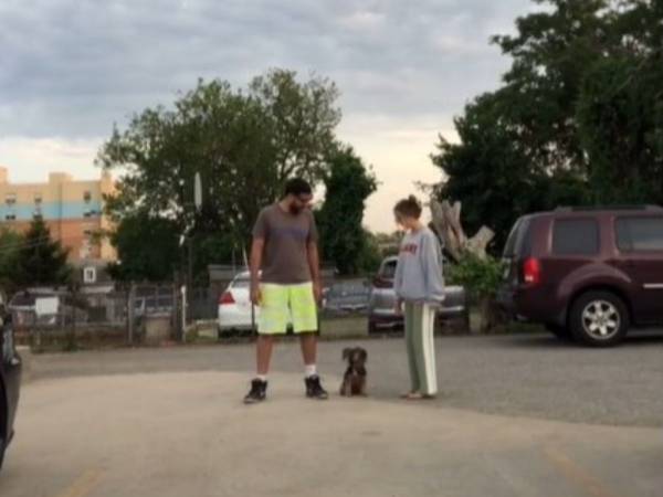 ２人の飼い主が逆方向にダッシュ　愛犬が追いかけたのは？　「最高の結果」