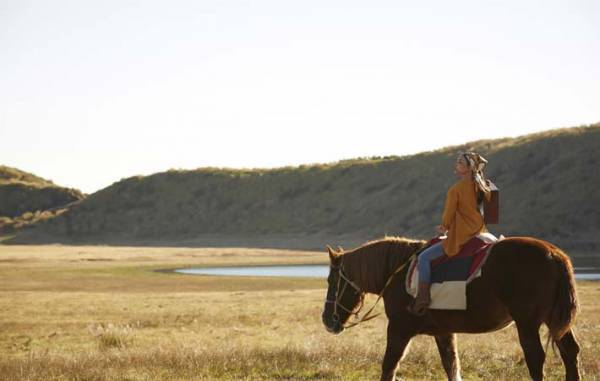 ひとり旅の解放感と孤独感は、創造の源になり、憧れは日常の生活の中に息づく