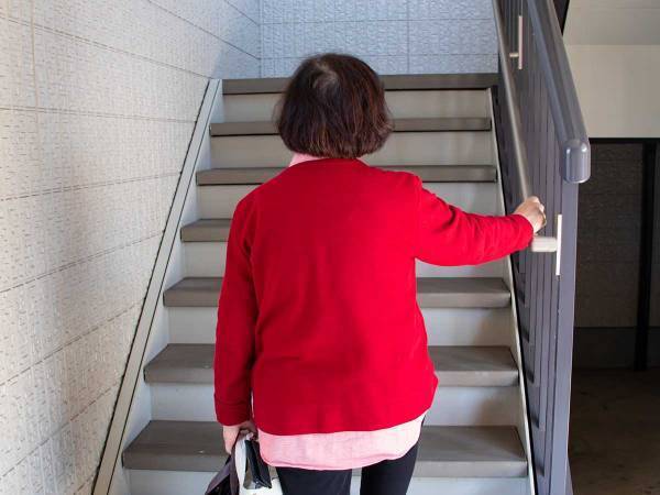 おばあちゃんを手助けした男性、数日後『もらったもの』に反響