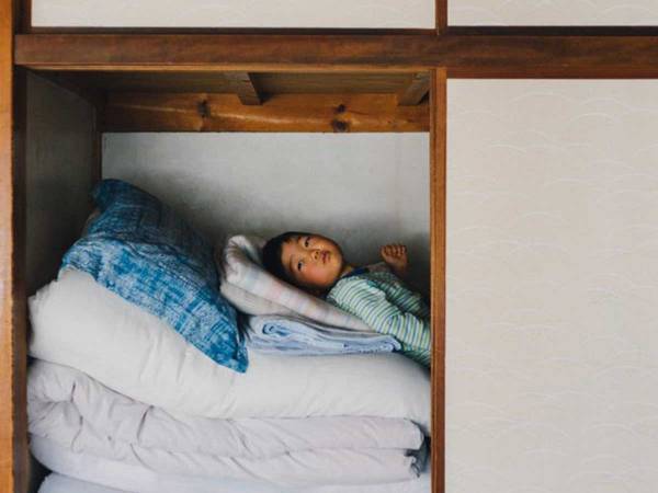 子供だからできることに共感の声　４枚の写真に懐かしさを感じる