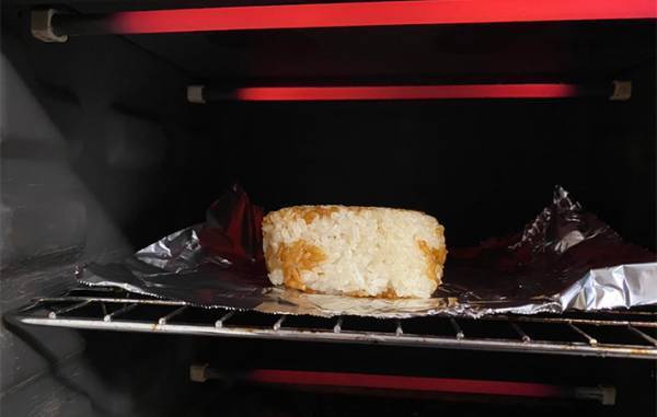 じわじわ人気の『コンビニおにぎり』　トースターで焼いてみると？　「そりゃウマいわ」