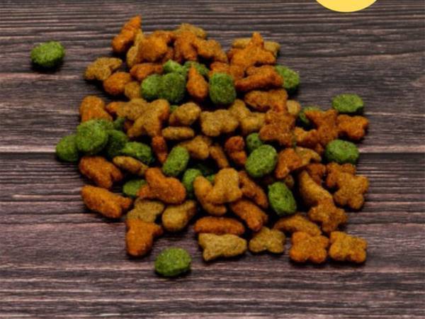 「猫にはこう見えています」　人の目にはカラフルなキャットフードが？