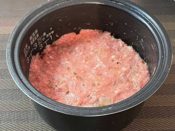 「肉汁爆弾」「この発想はなかった」　混ぜるのが面倒になったハンバーグを…