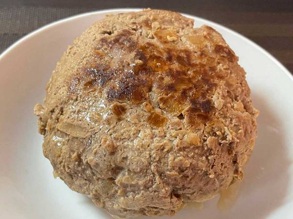 「肉汁爆弾」「この発想はなかった」　混ぜるのが面倒になったハンバーグを…