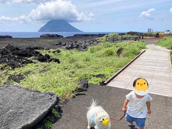 景色より目立つ！？　雄大な光景を撮影したのに、愛犬にしか目がいかない