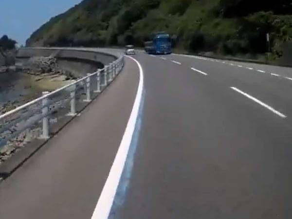 「大惨事となりかねない」　対向車線から来た車の危険運転にヒヤッとした