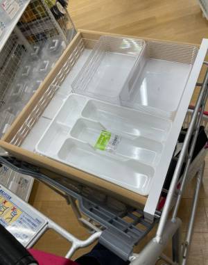 ダイソー店員「なるほど！」　引き出しの収納グッズの買い方に、称賛の声