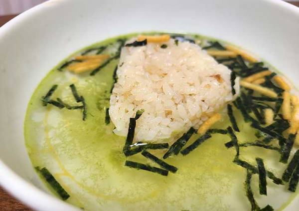 セブンイレブンの『わさびめし』を茶漬けにしたら？　「これはやばい！」