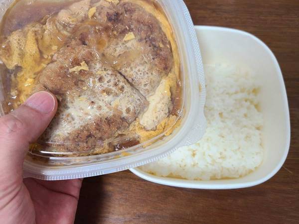 セブンイレブンのカツ丼はうまい？　チルドの商品を食べてみると…