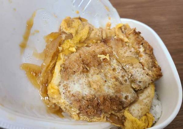 セブンイレブンのカツ丼はうまい？　チルドの商品を食べてみると…
