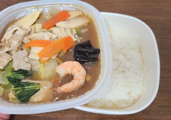 セブンイレブンの中華丼に「侮れない」の声　具材の量やカロリーは？