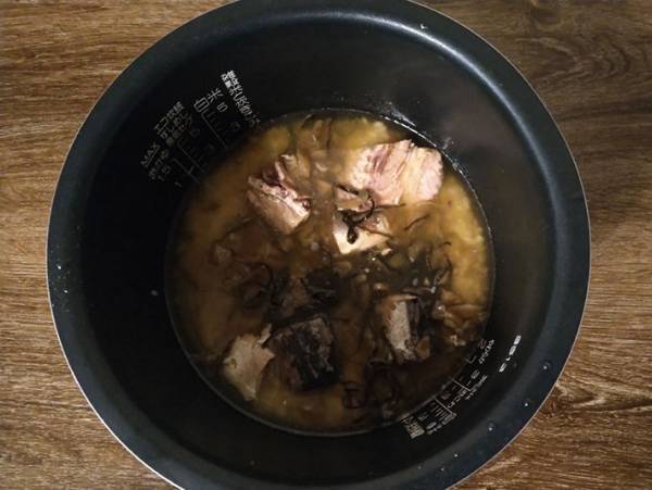 『ゴロっ！』としたサバが旨い！ パパッと作れる『サバ缶DE炊き込みご飯』の作り方は…