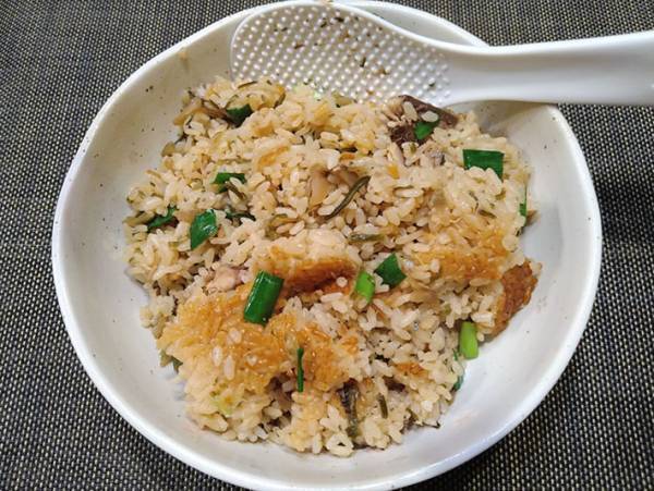 『ゴロっ！』としたサバが旨い！ パパッと作れる『サバ缶DE炊き込みご飯』の作り方は…