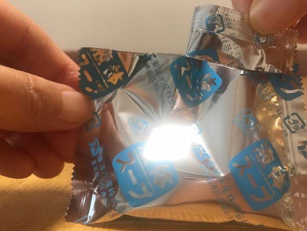 インスタントラーメンの調味料をスッと開けるライフハック