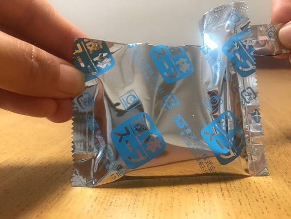 インスタントラーメンの調味料をスッと開けるライフハック