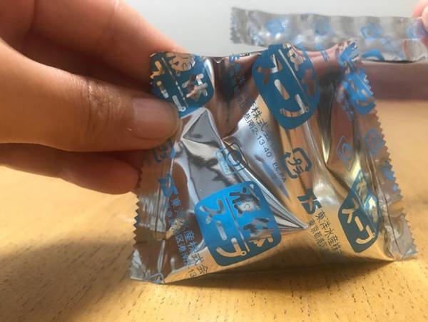 インスタントラーメンの調味料をスッと開けるライフハック