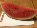 フォークも爪楊枝もいらない！スイカをある切り方にすると超絶便利だった！