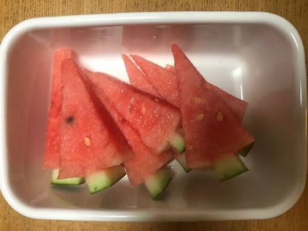 フォークも爪楊枝もいらない スイカをある切り方にすると超絶便利だった 21年6月24日 ウーマンエキサイト