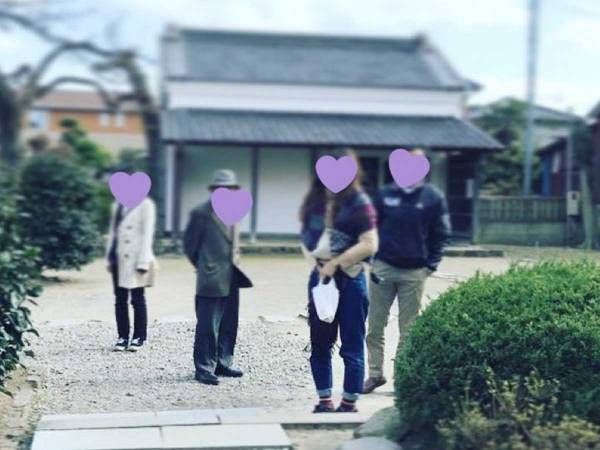 家族で写真撮影をしたら…？　完成した２枚に「最高すぎる」「全員強そう」