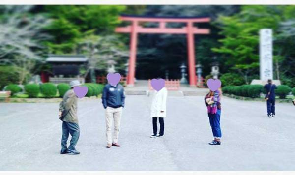 家族で写真撮影をしたら…？　完成した２枚に「最高すぎる」「全員強そう」