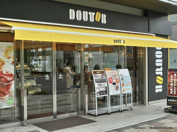 「荷物を載せたら半分しか座れない」　カフェでの不便を解消した椅子がこちら！